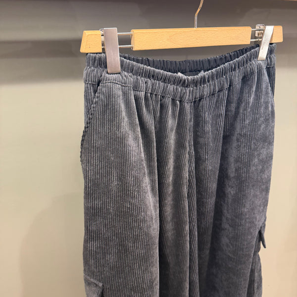 PANTALONE CON TASCHE